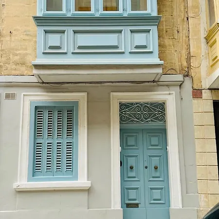 Close To The Apartment *